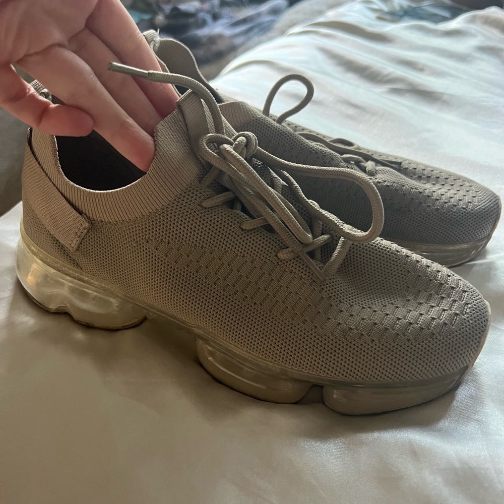 Brown/tan athletic shoes